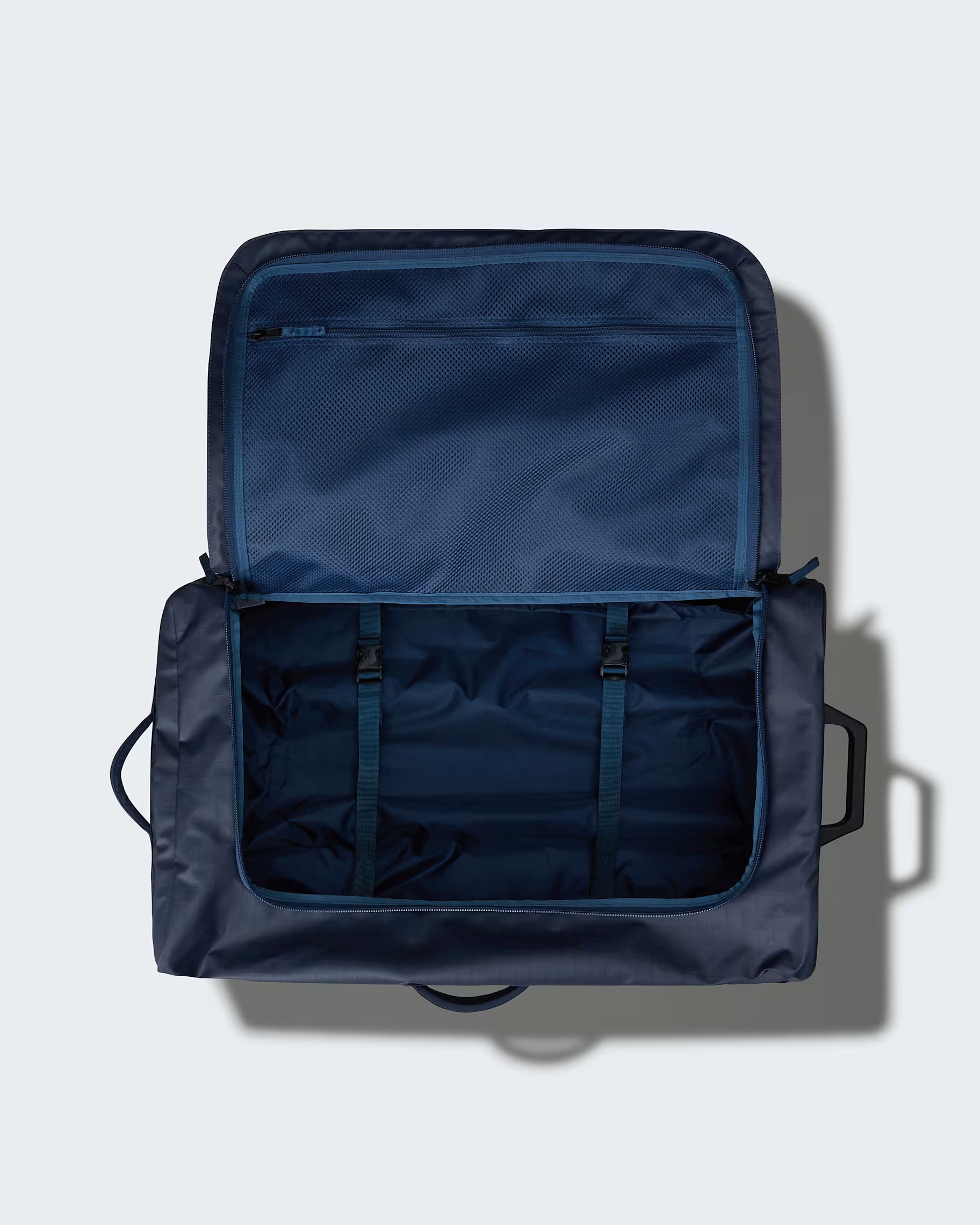The North Face Base Camp Voyager Rolling Thunder 29